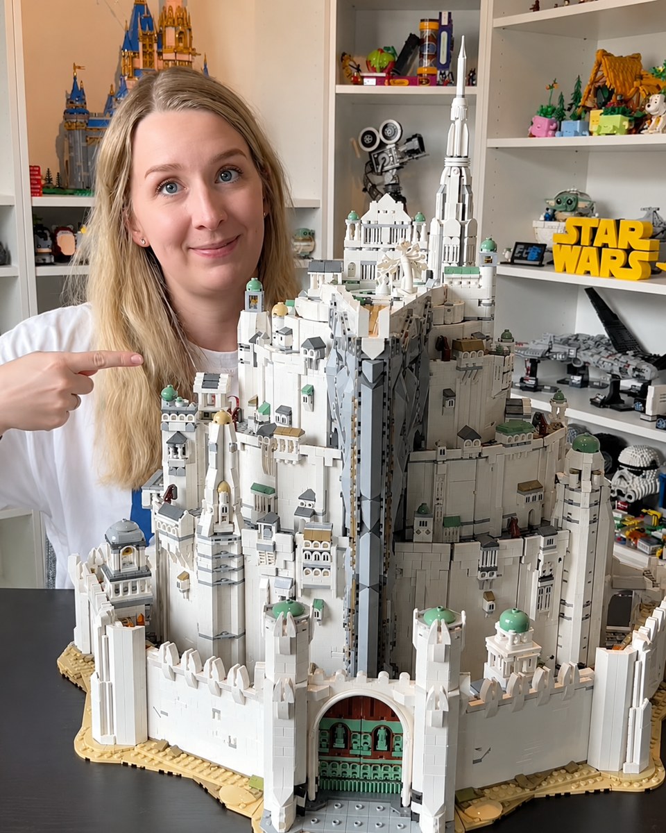 Builder with her finished Minas Tirith
