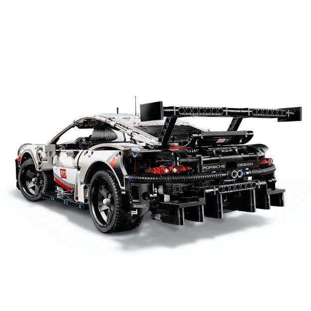 Rear diffuser and boxer engine detail